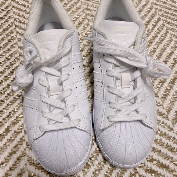 Excellent condition. Worn twice. Adidas Superstar size 6.5 - Picture 1 of 7